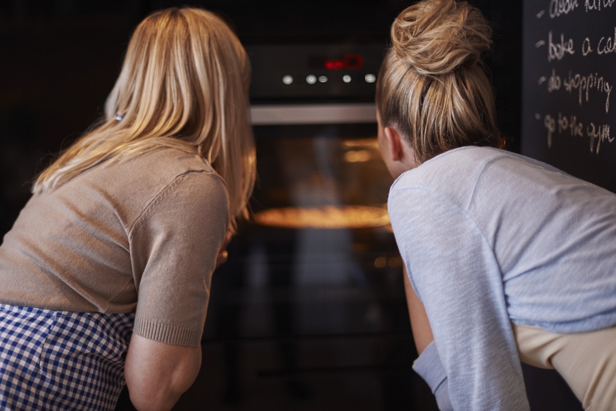 Почему важно закрывать дверцу микроволновки: основные причины