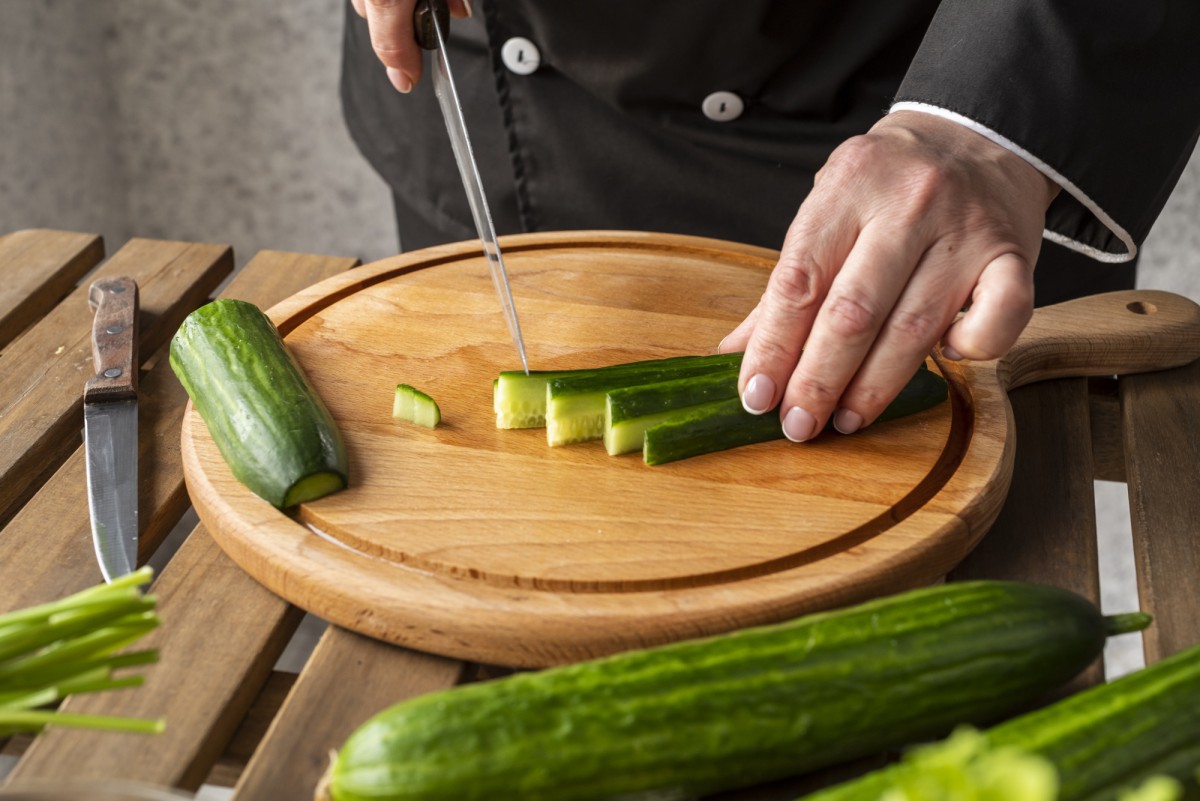 Как убрать горечь из огурцов за 5 секунд: простой способ от шеф-повара