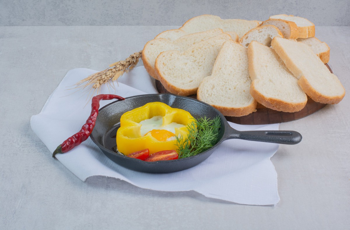 Пышный омлет без масла: простой рецепт нежного блюда