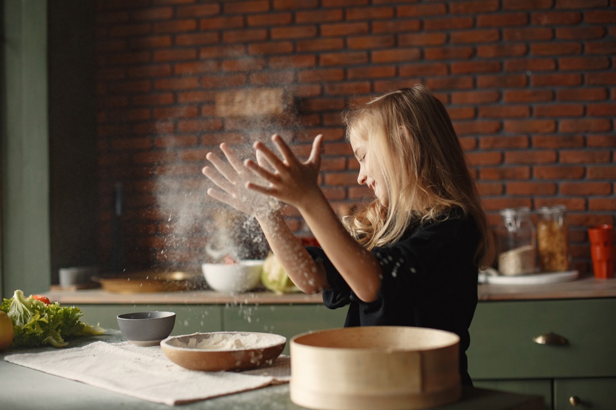 Два копеечных средства, которые отмоют пригоревший противень до блеска