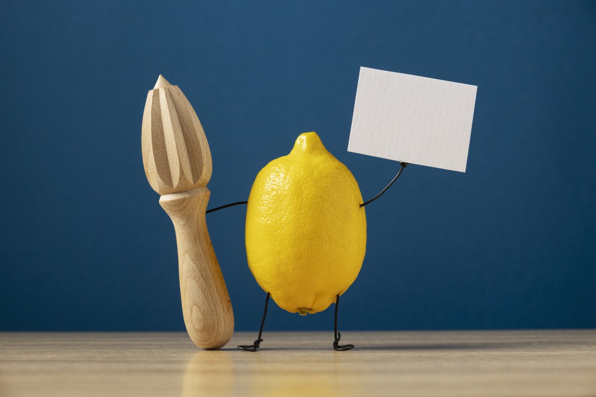 Как избавиться от неприятных запахов в холодильнике без химии