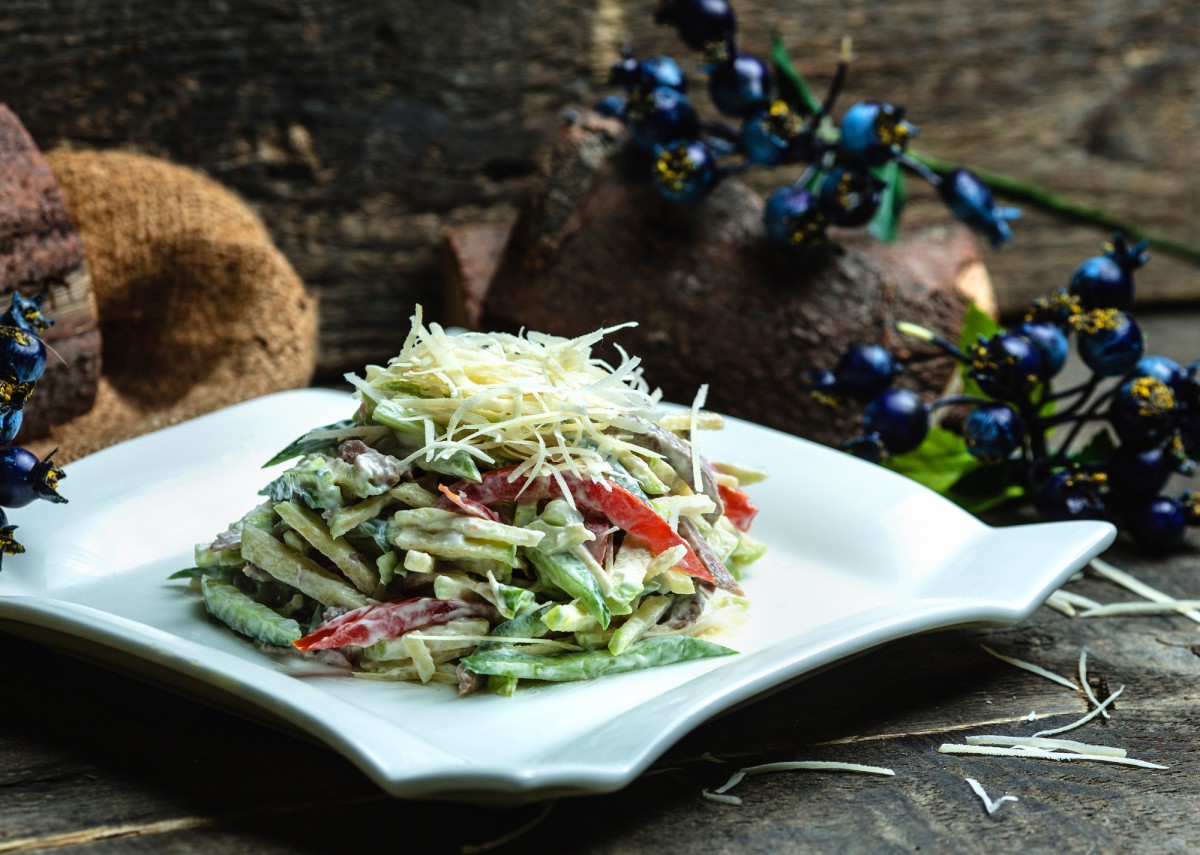 Салат «Мимоза» с пикантной ноткой: новый взгляд на классику