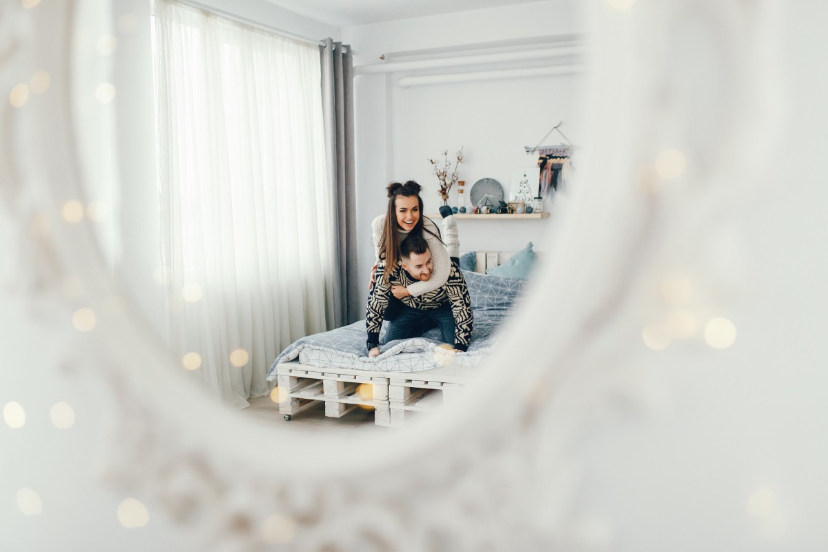 Как сделать тёмную комнату светлой: советы дизайнеров