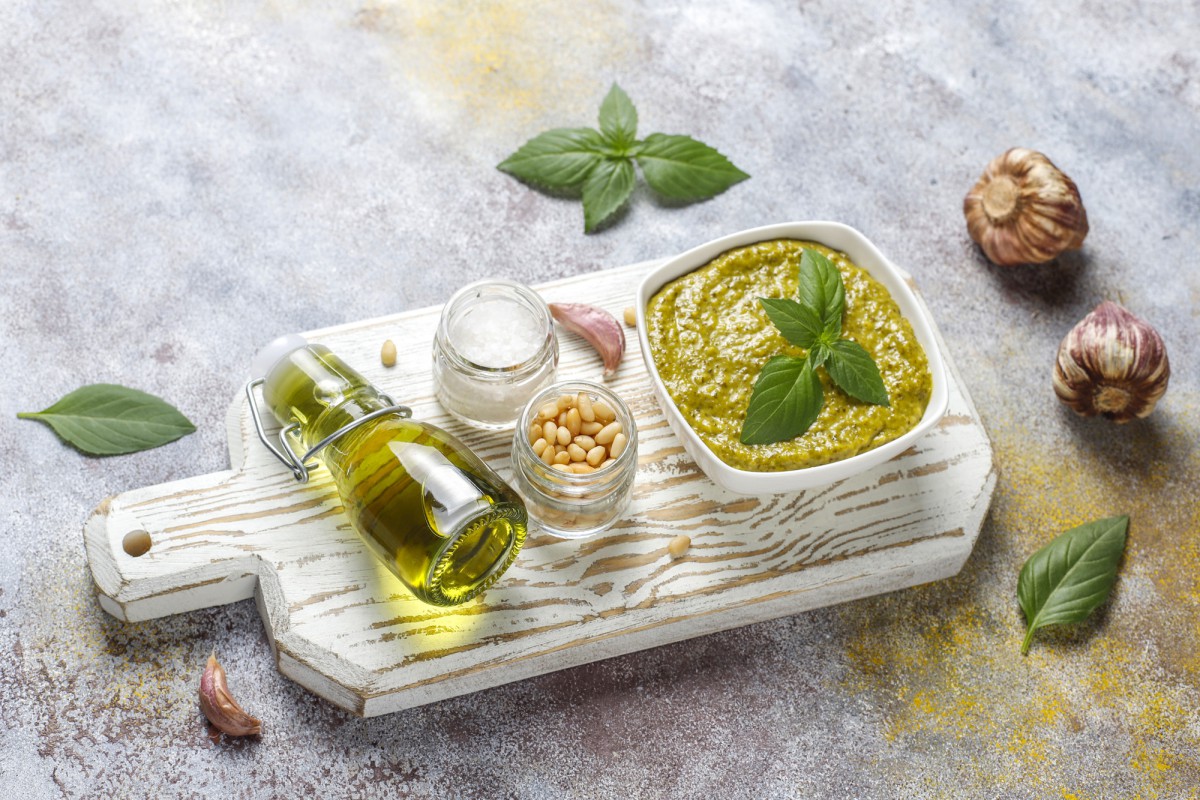 Итальянский секрет: как приготовить божественный соус песто