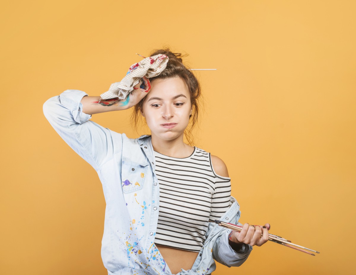 Как удалить следы от помады с одежды: проверенные способы