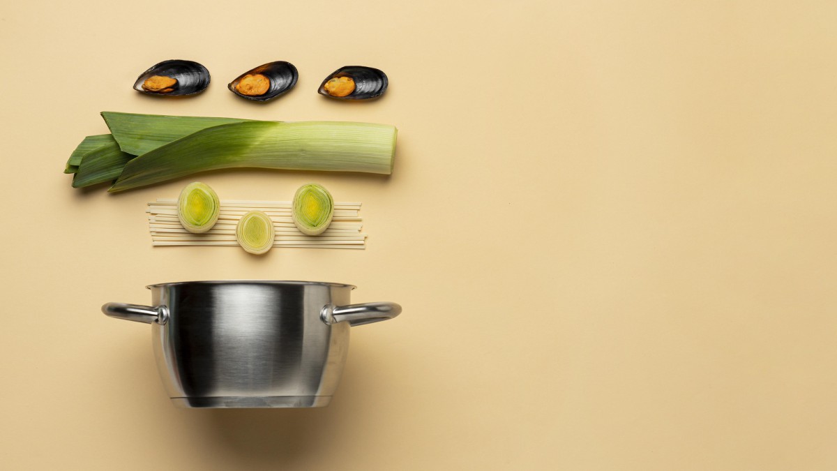 Как убрать нагар с кастрюли за минуту: простой и эффективный способ