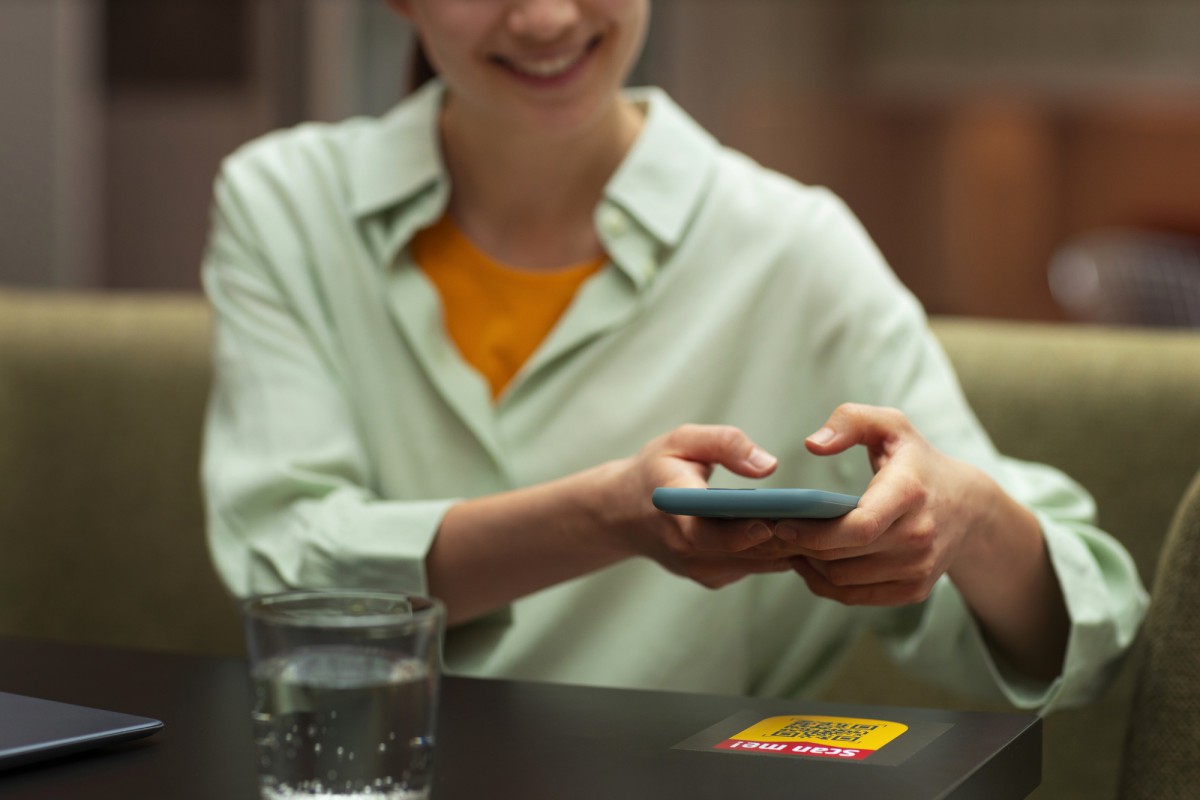 Плати стикером: новый уровень безопасности платежей!