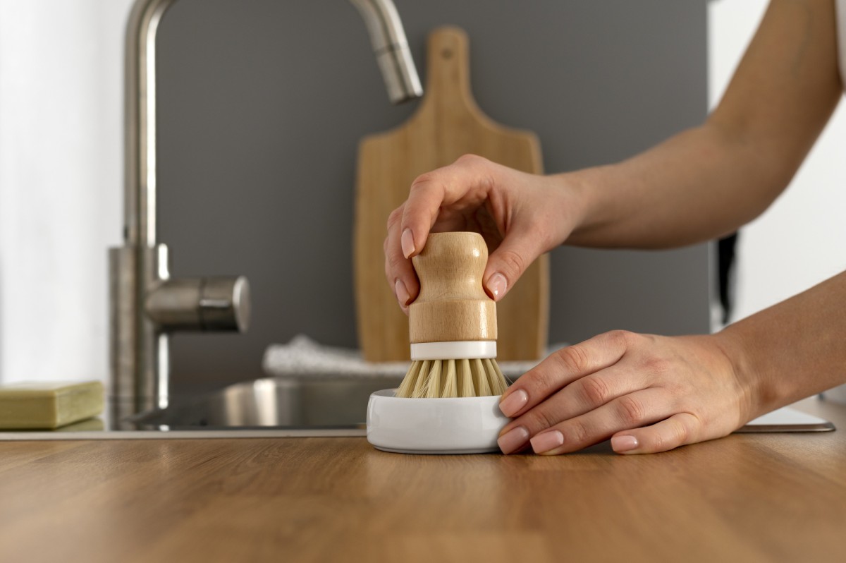 Детское масло — неожиданное средство для сияющей раковины