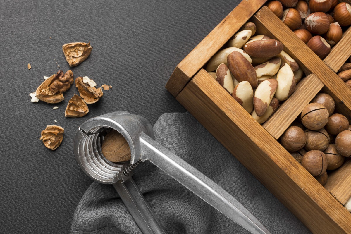 Орехи в шкафу: почему их хранение может испортить вам настроение