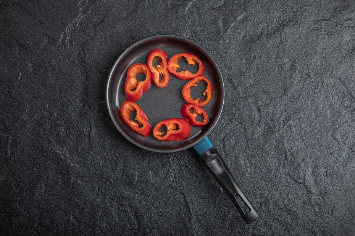 Как избавиться от запаха на сковороде: простое решение с имбирём