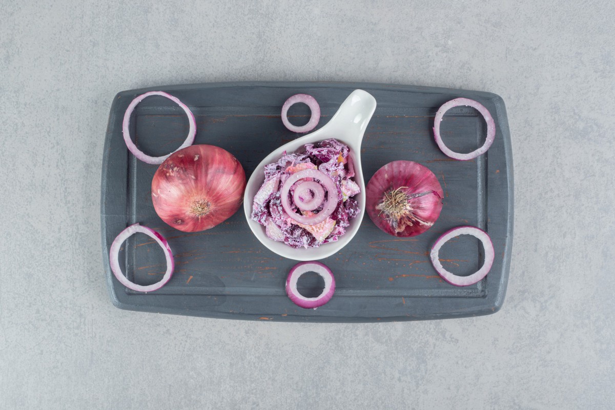 Как быстро замариновать лук: рецепт за 5 минут