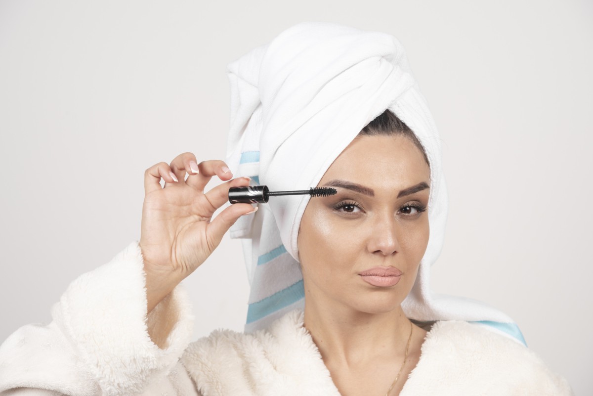 Как уложить брови мылом: бюджетный способ