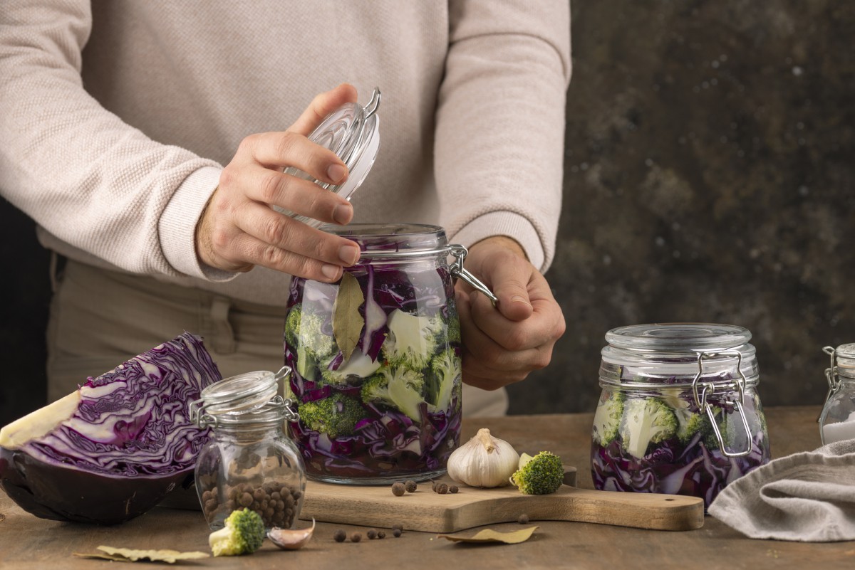 Как избежать отравлений при заготовке овощей на зиму: советы эксперта