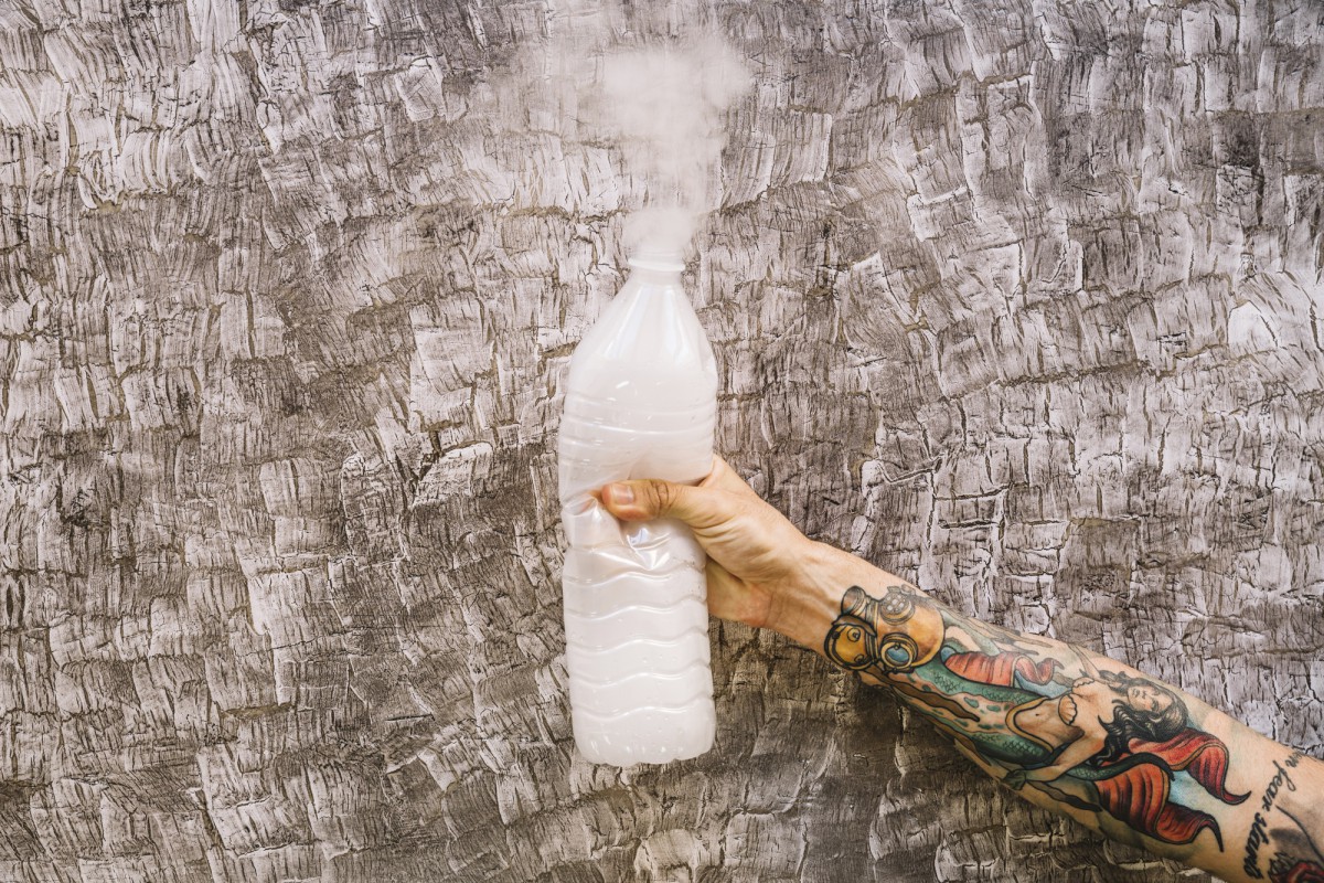 Хитрость для идеального крепления крючков на любой поверхности