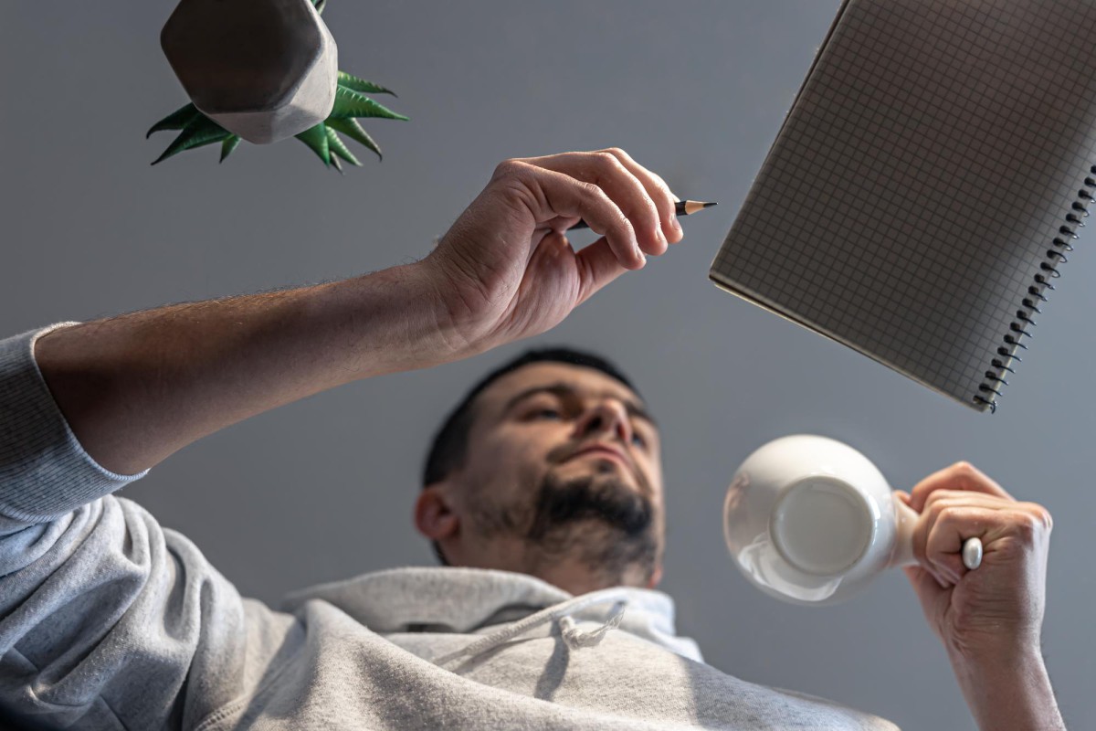 Как деликатно решить проблему неприятного запаха у близких