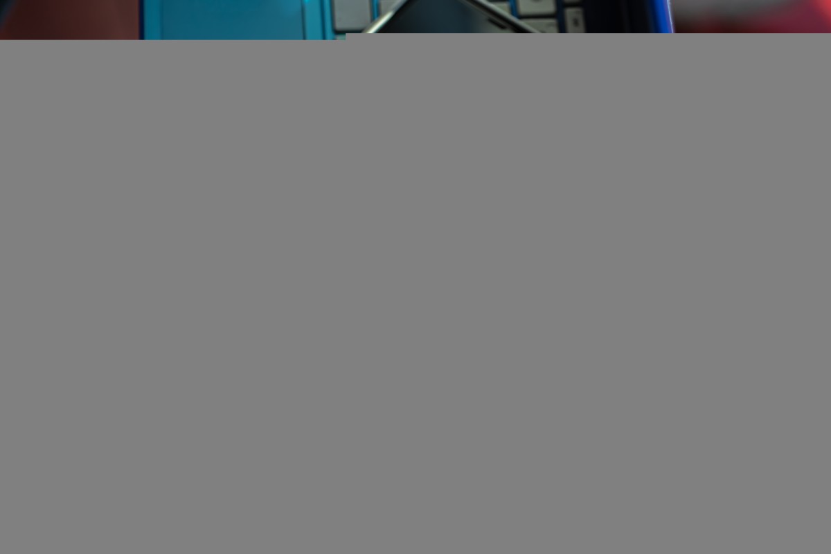 Почему снимать чехол с телефона при зарядке — это миф