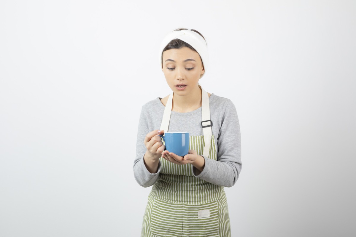 Как быстро очистить пластиковый контейнер от жира