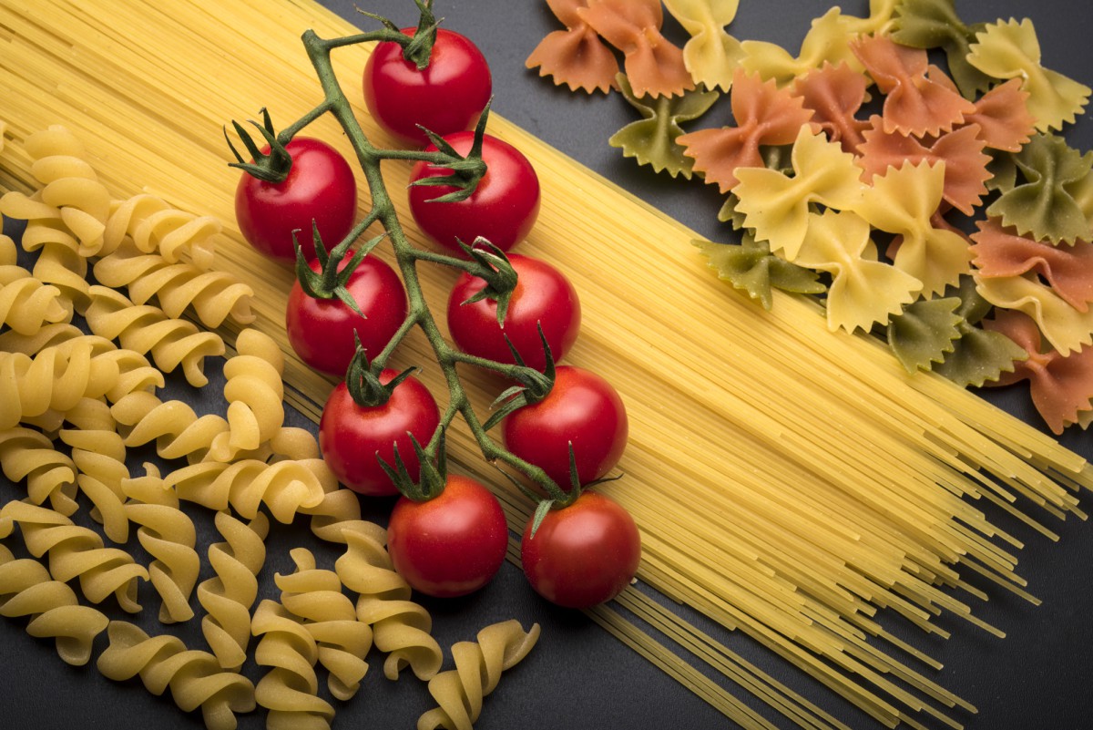 Макароны вчерашние, а блюдо — как из ресторана: новый кулинарный хит!