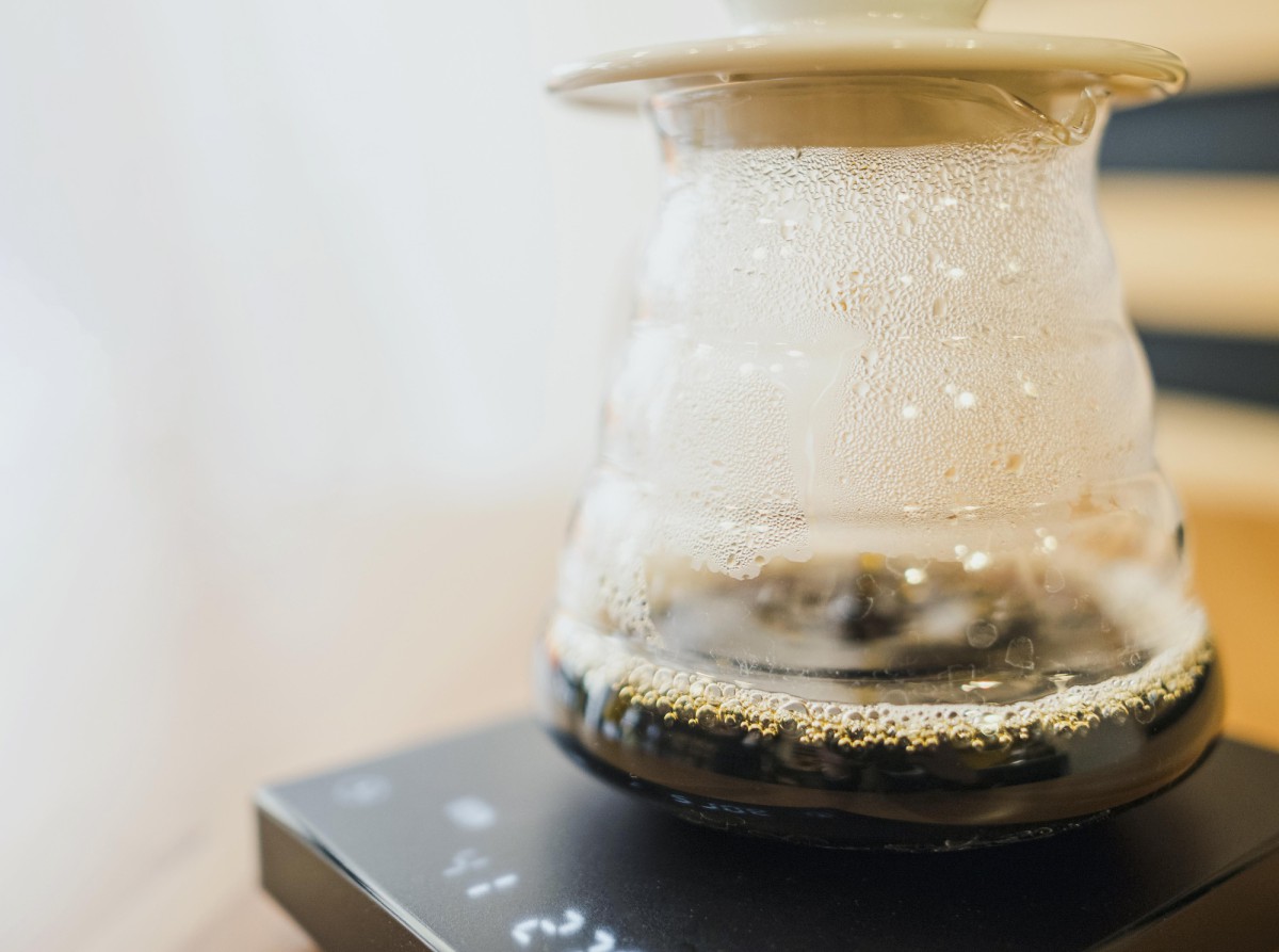 Как очистить чайник от накипи без химии и запаха