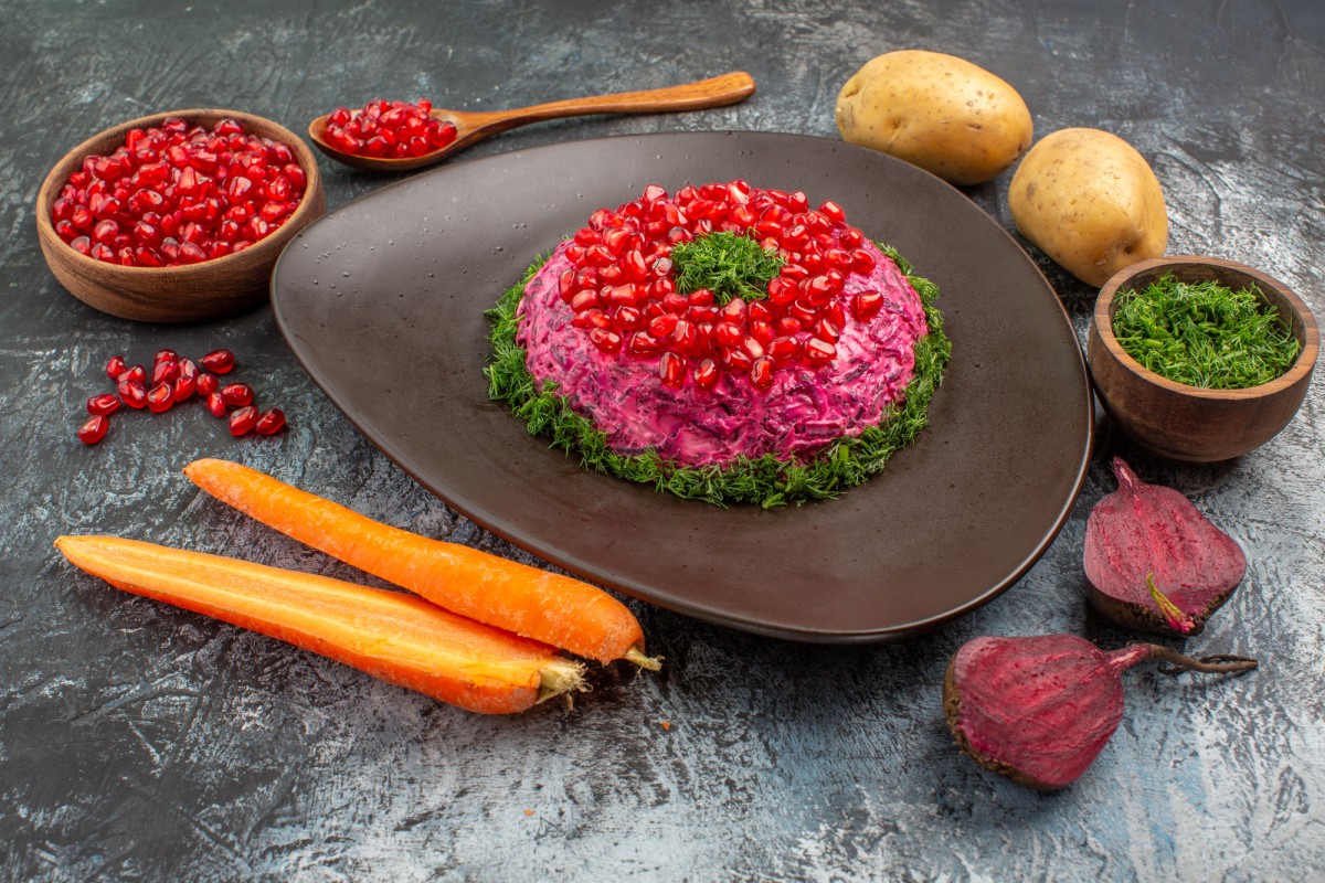 Новогодний салат из свёклы: альтернатива «шубе»