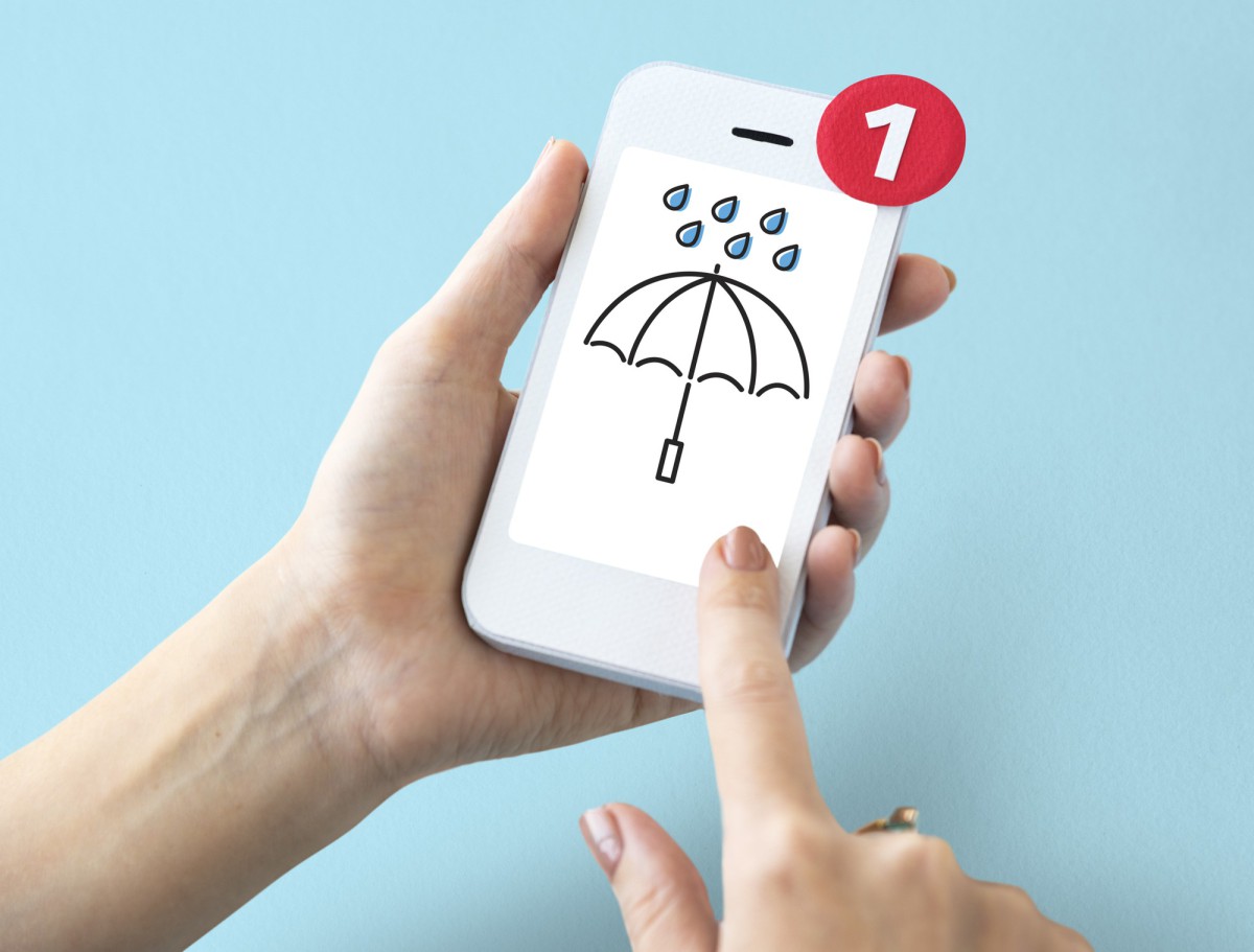 Спасение смартфона от влаги: что делать?