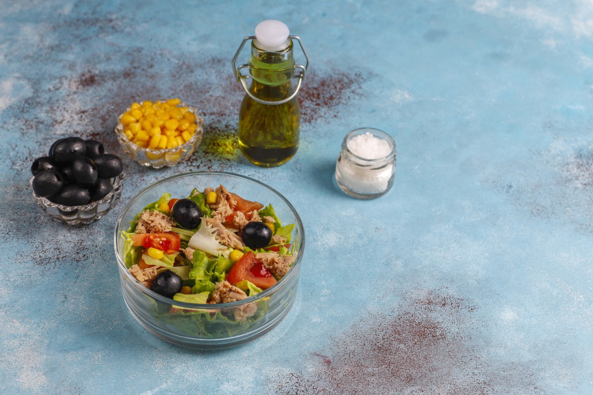 Греческий салат с брынзой, фасолью и кедровыми орехами: новый взгляд на классику