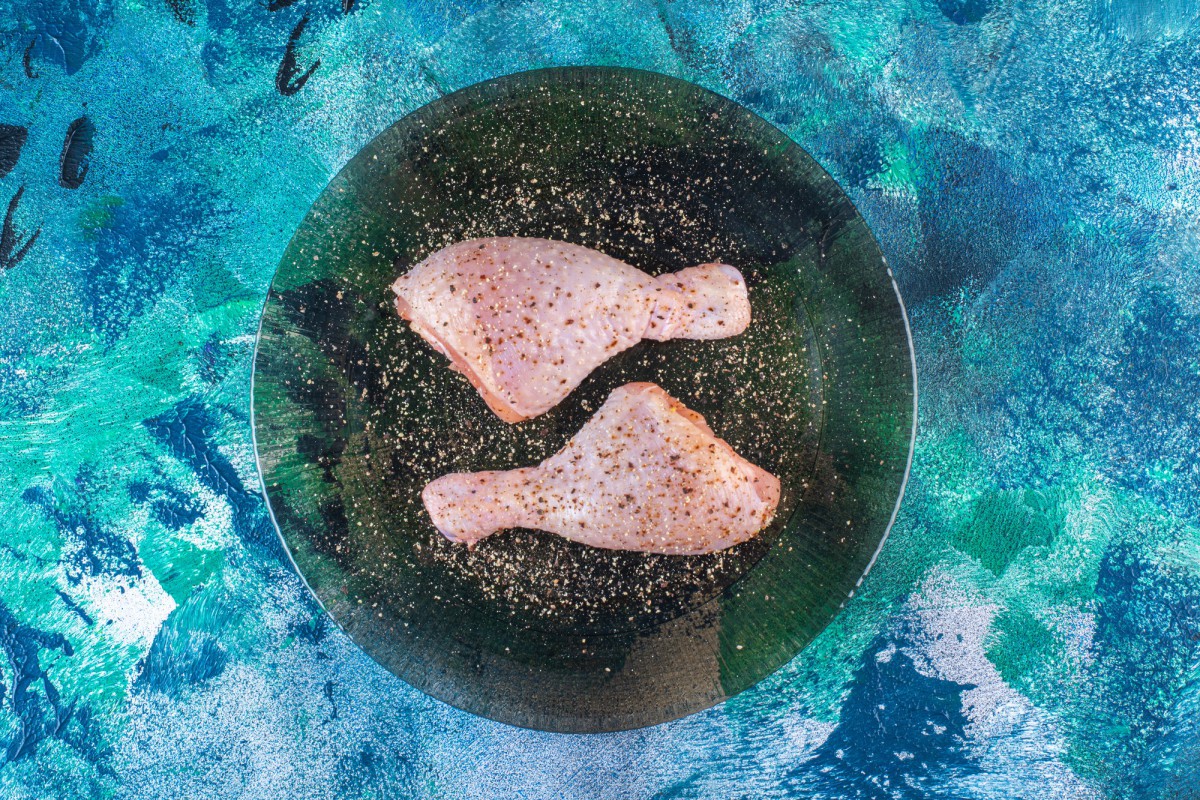 Как вернуть свежесть замороженному мясу: простой трюк