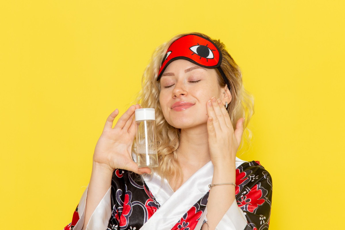 Можно ли использовать витамин С летом? Советы врача-косметолога