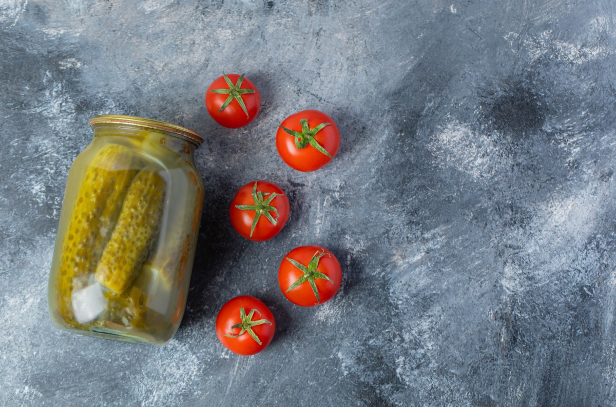 Быстрые маринованные помидоры без стерилизации: рецепт за полчаса