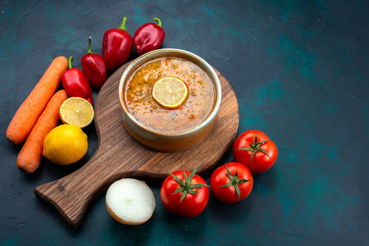 Елена Проклова: как приготовить быстрый суп в микроволновке из помидоров с дачи