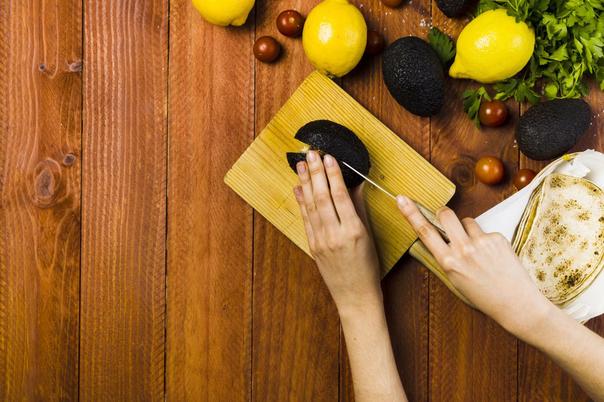 Хитрость, которая поможет вам избавиться от растительного масла в сковороде