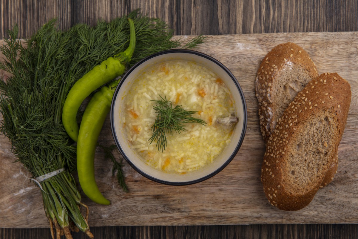 Окрошка с копчёной курицей: новый взгляд на классический рецепт